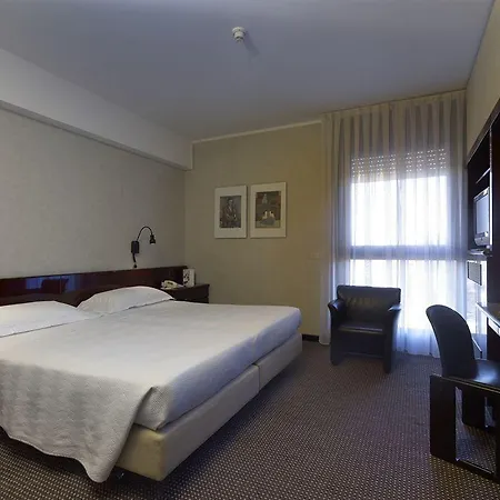 Otel Nh Milano Congress Centre 4*